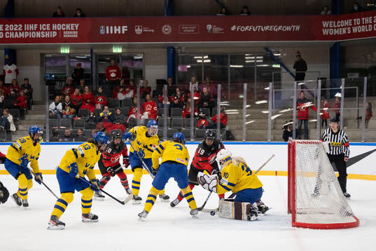 Brianne Jenner of Canada and goaltender Emma Söderberg of