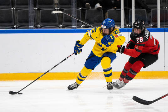 Lina Ljungblom of Sweden and Micah Zandee-Hart of Canada