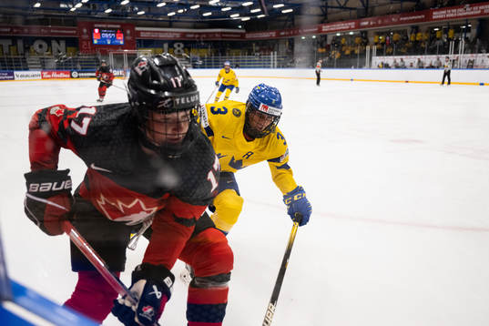 Ella Shelton of Canada and Anna Kjellbin of Sweden