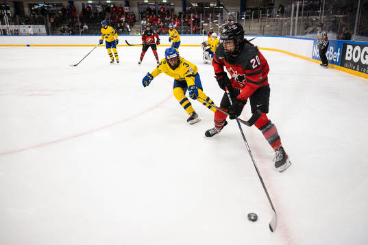 Anna Kjellbin of Sweden and Sarah Nurse of Canada