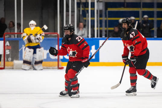 Erin Ambrose of Canada celebrate