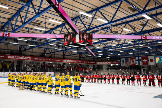 Players of Sweden and Canada