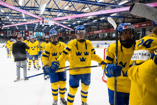 Players of Sweden look dejected