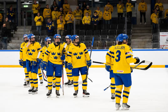 Players of Sweden look dejected