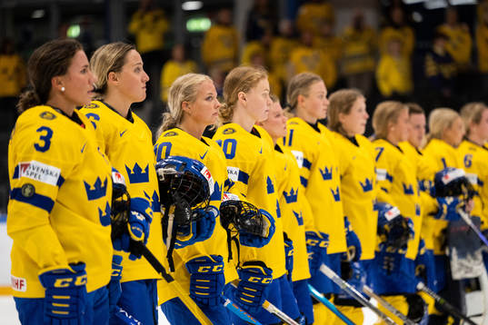 Players of Sweden look dejected