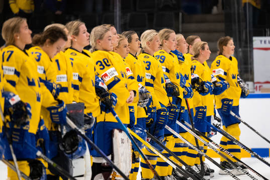 Players of Sweden look dejected