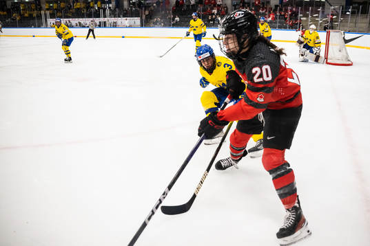 Anna Kjellbin of Sweden and Sarah Nurse of Canada