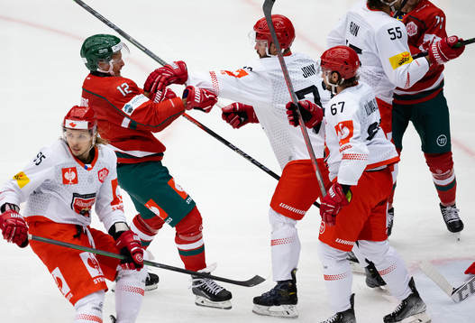 Max Friberg of Frölunda and Bohumil Jank