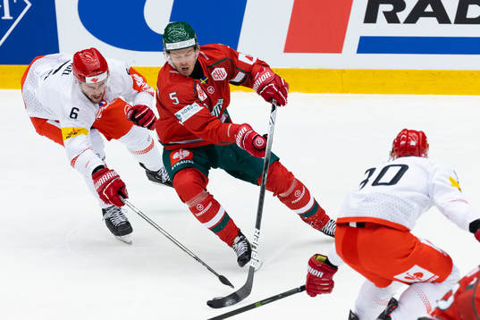 Lukas Cingel of Mountfield and Filip Johansson of Frölunda