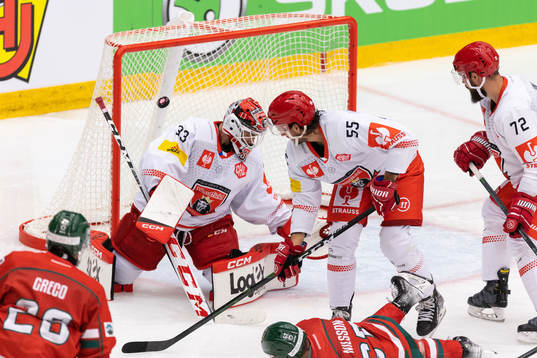 Anthony Greco of Frölunda (not in frame) scores 2-1 behind