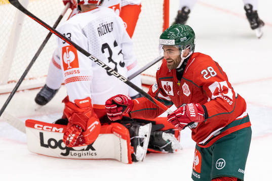 Anthony Greco of Frölunda celebrates
