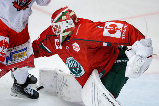 Goalkeeper Lars Johansson of Frölunda with a save