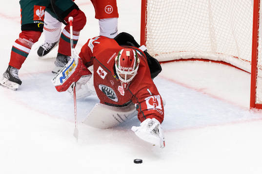 Goalkeeper Lars Johansson of Frölunda
