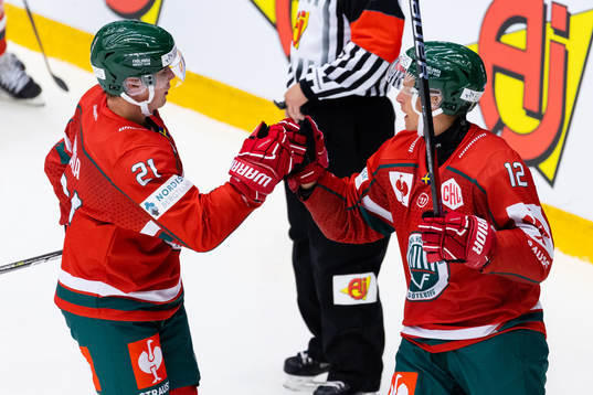 Max Friberg of Frölunda celebrates scoring 4-2 with team
