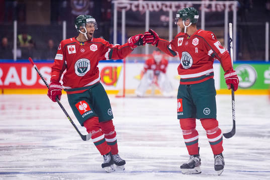 Christian Folin of Frölunda celebrates scoring 1-0 with