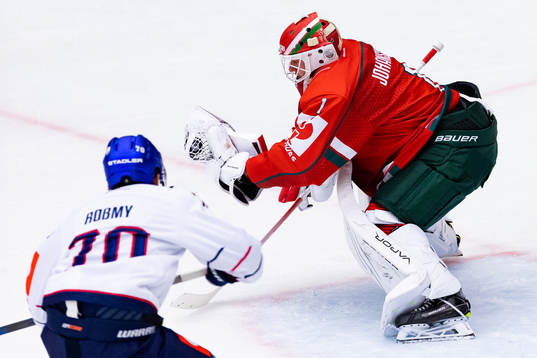 Goalkeeper Lars Johansson of Frölunda with a glove save