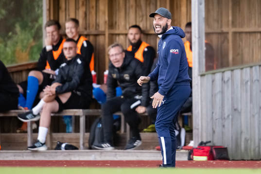 Staffanstorps tränare Amir Darban Khales agerar