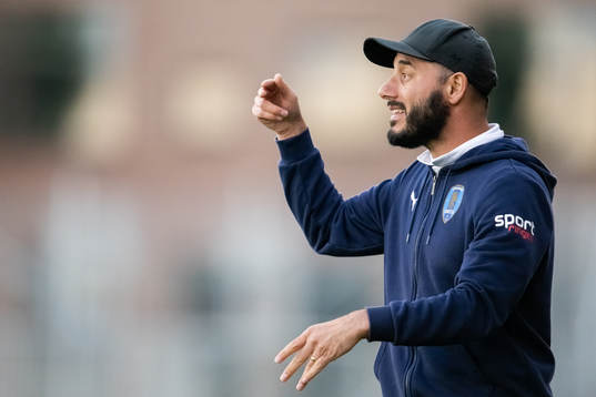 Staffanstorps tränare Amir Darban Khales agerar