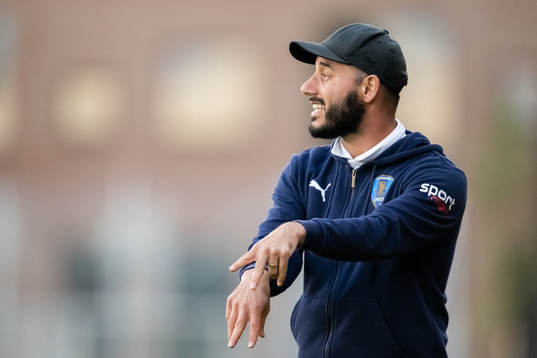 Staffanstorps tränare Amir Darban Khales agerar