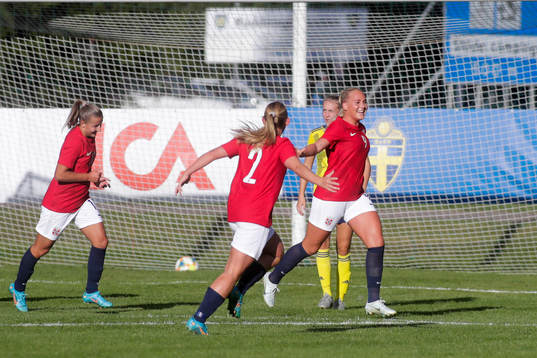 Norges Cathinka Cecilie Friis Tandberg jublar