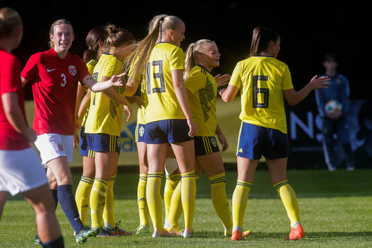 Sverige Matilda Nilden jublar med lagkamrater