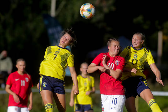 Sveriges Chloe Eriksson och Hanna Stenberg och Norges Cille