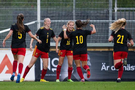 Lisa Petry, Jarne Teulings and Luna Vanzeir of Belgium