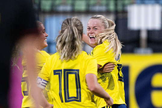 Zara Jönsson of Sweden celebrates the 2-1 goal