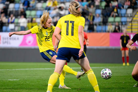 Zara Jönsson of Sweden scored 2-1