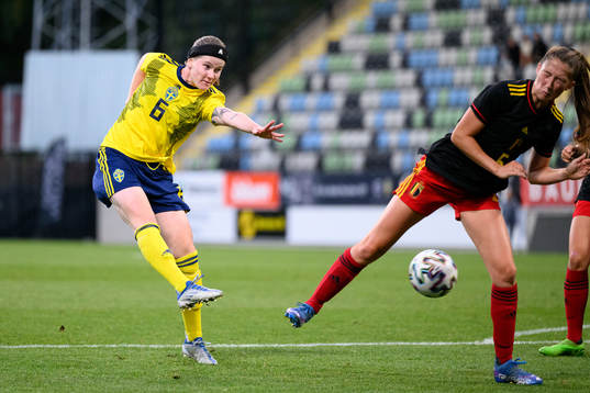Linn Vickius of Sweden scores 1-1