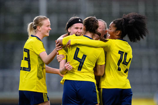 Linn Vickius of Sweden celebrates
