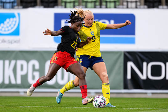 Welma Fon of Belgium and Stinalisa Johansson of Sweden