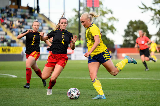 Sterre Gielen of Belgium and Stinalisa Johansson of Sweden