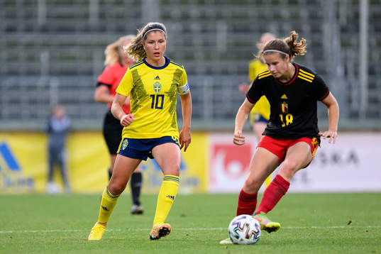 Loreta Kullashi of Sweden and Zoe Van de Cloot of Belgium