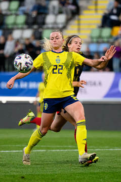 Zara Jönsson of Sweden and Zoe Van de Cloot of Belgium