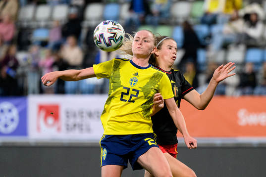 Zara Jönsson of Sweden and Zoe Van de Cloot of Belgium