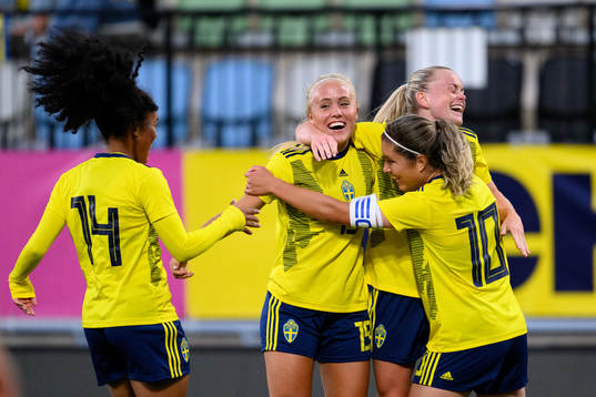 Alva Selerud, Loreta Kullashi and Zara Jönsson of Sweden