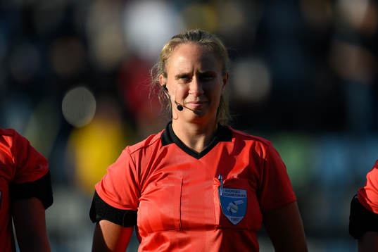 Referee Sandra Almkvist at lineup