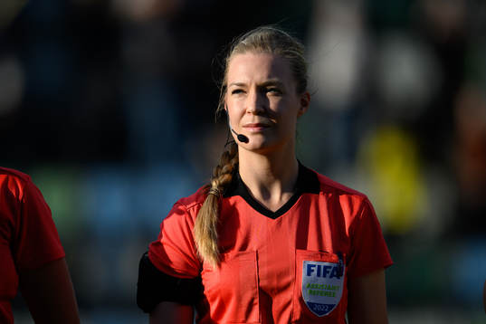 Assistant referee Camilla Stendahl at lineup