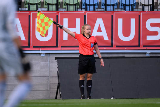 Assistant referee Josefine Bastås
