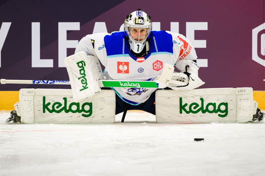 Villachs goalkeeper Jean-Philippe Lamoureux