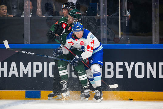 Joakim Nygård of Färjestad and Blaz Tomazevic of Villach