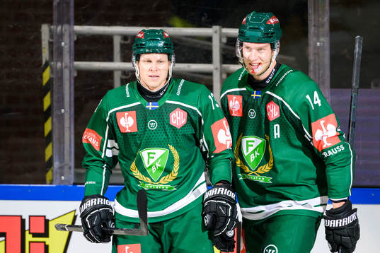 Färjestads Daniel Viksten and Victor Ejdsell celebrates