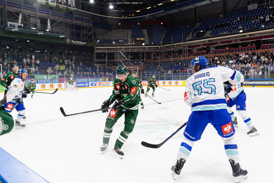Daniel Viksten of Färjestad and Robert Sabolic of Villach