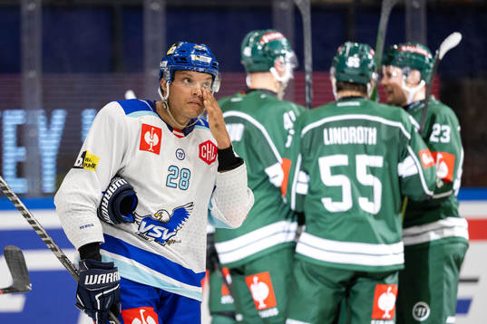 Derek Joslin of Villach looks dejected