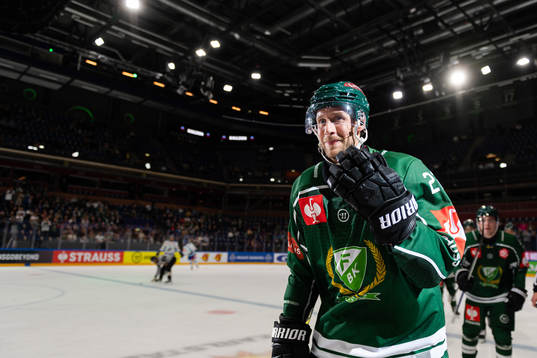 Per Åslund of Färjestad celebrate the 5-0 goal