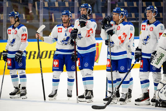 Players of Villach look dejected