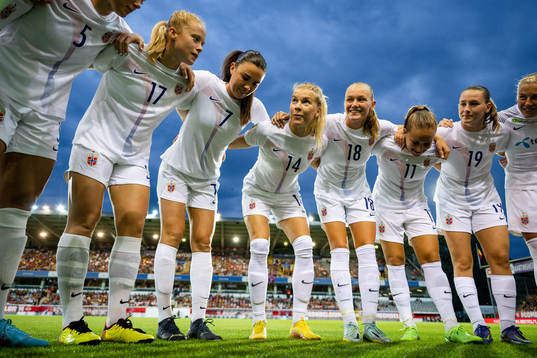 Julie Blakstad, Ingrid Syrstad Engen, Ada Hegerberg, Frida