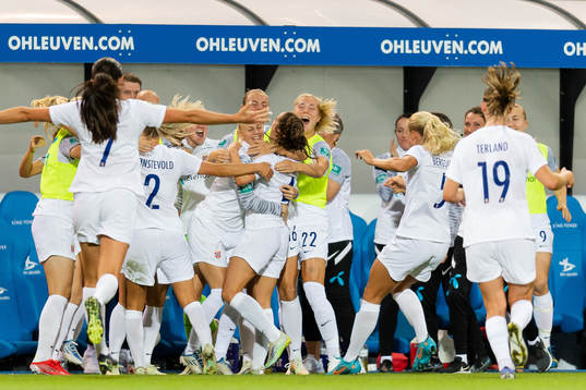Tuva Hansen of Norway celebrates with teammates