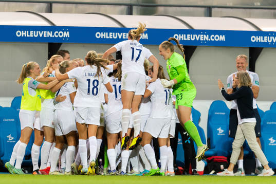 Tuva Hansen of Norway celebrates with teammates
